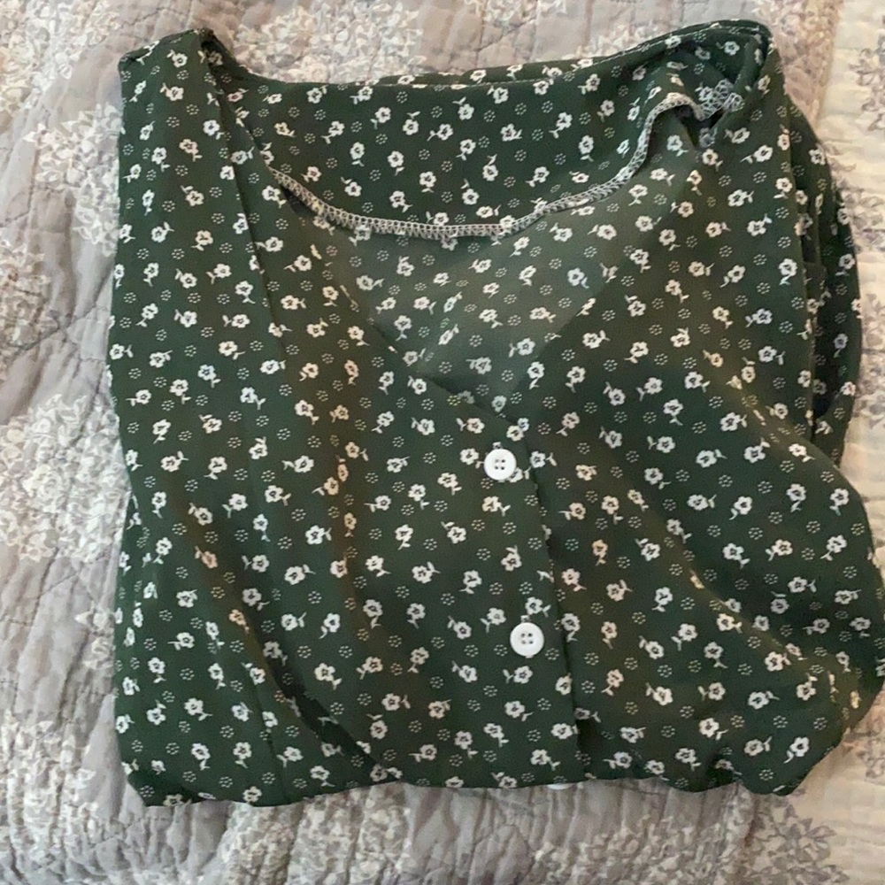 Calf-length green floral dress with buttons - Picture 2 of 3